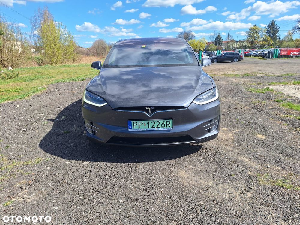 Tesla Model X - 4