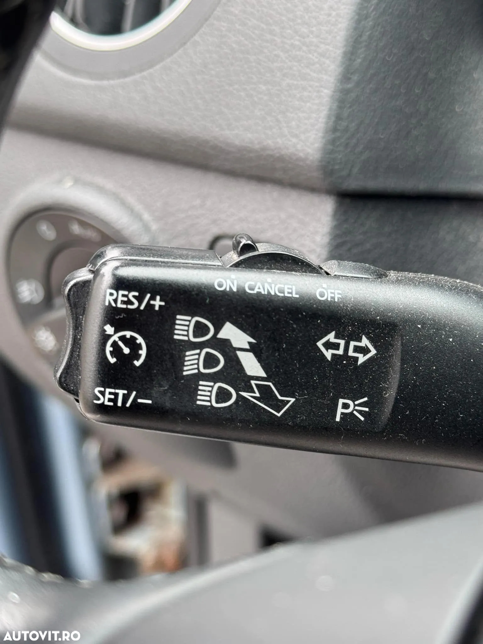 Volkswagen Golf Plus 1.9 TDI DPF Comfortline BlueMotion - 2