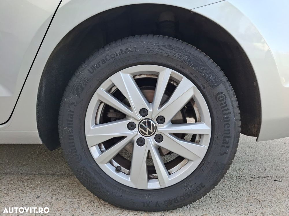 Volkswagen Touran - 26