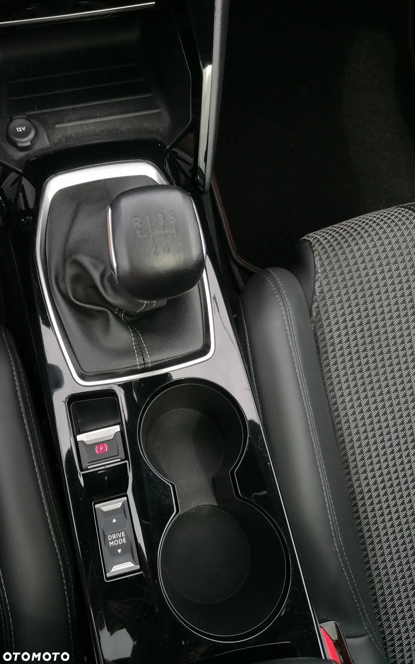 Peugeot 208 PureTech 100 GT - 28