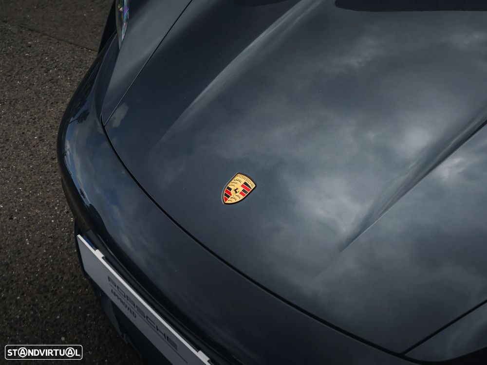 Porsche Taycan Cross Turismo 4S - 37