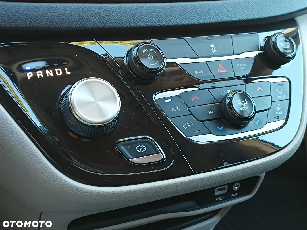 Chrysler Pacifica - 8