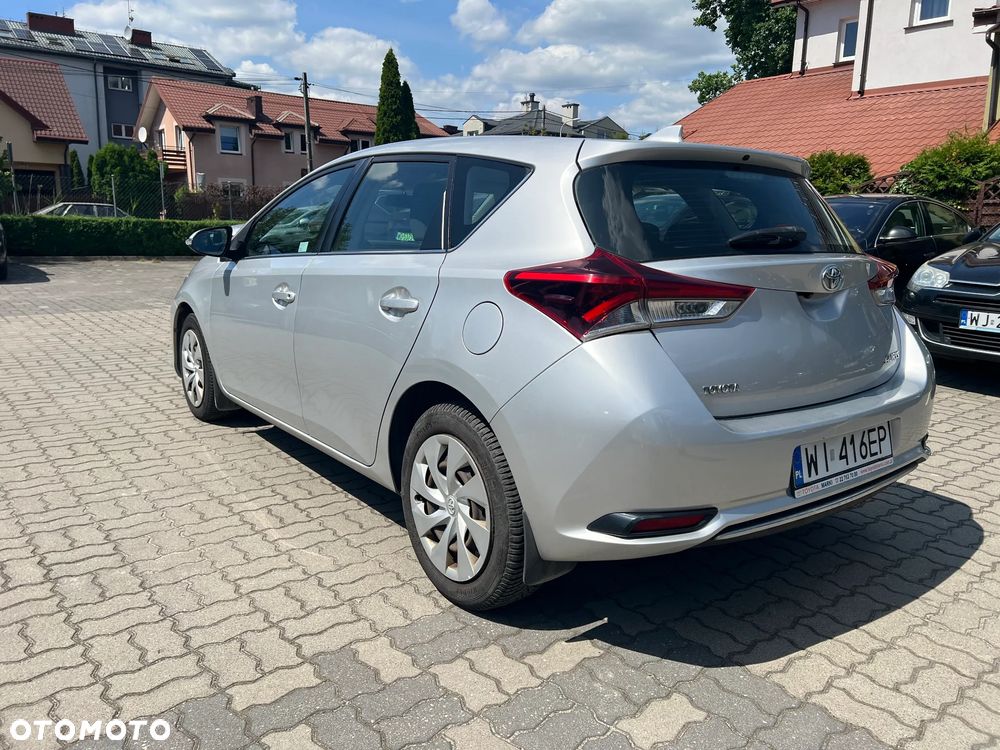 Toyota Auris 1.6 Premium - 4