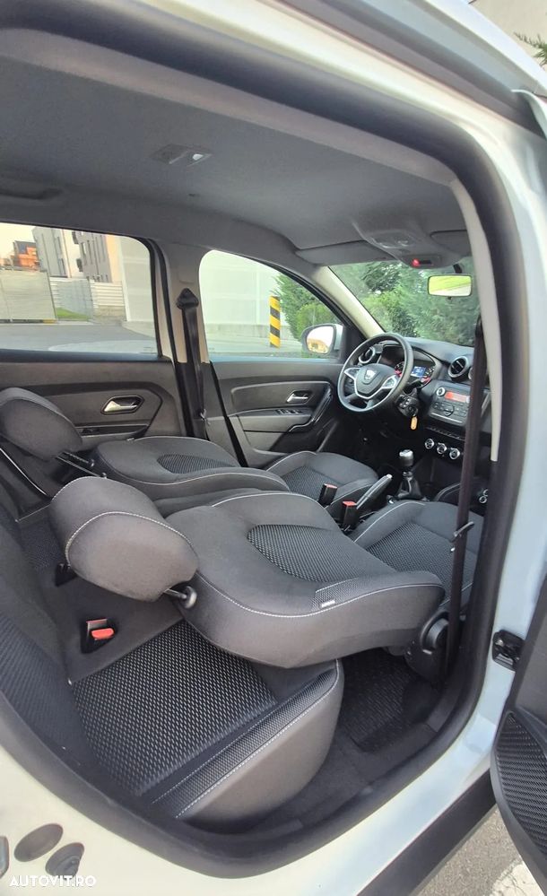 Dacia Duster 1.6 4x4 Laureate - 10