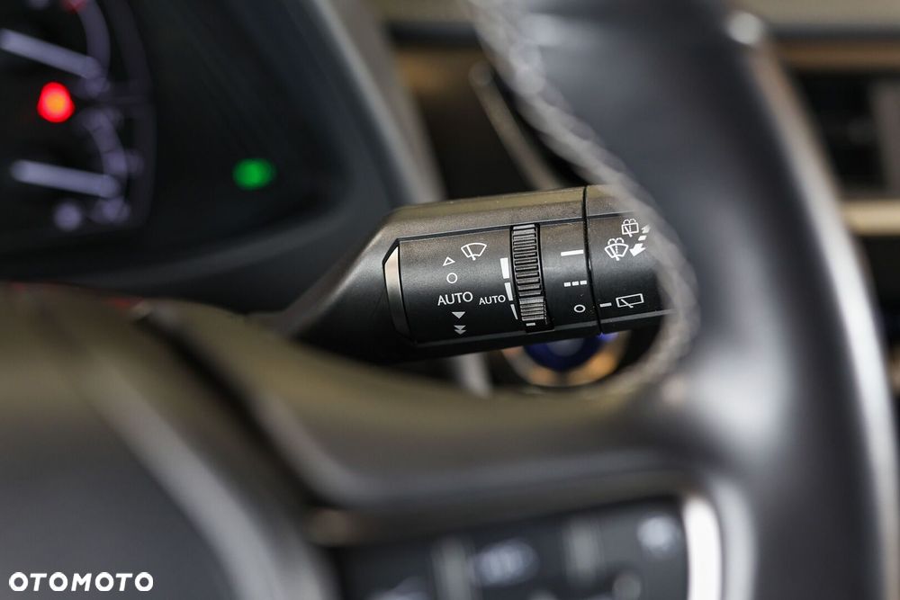 Lexus UX - 25