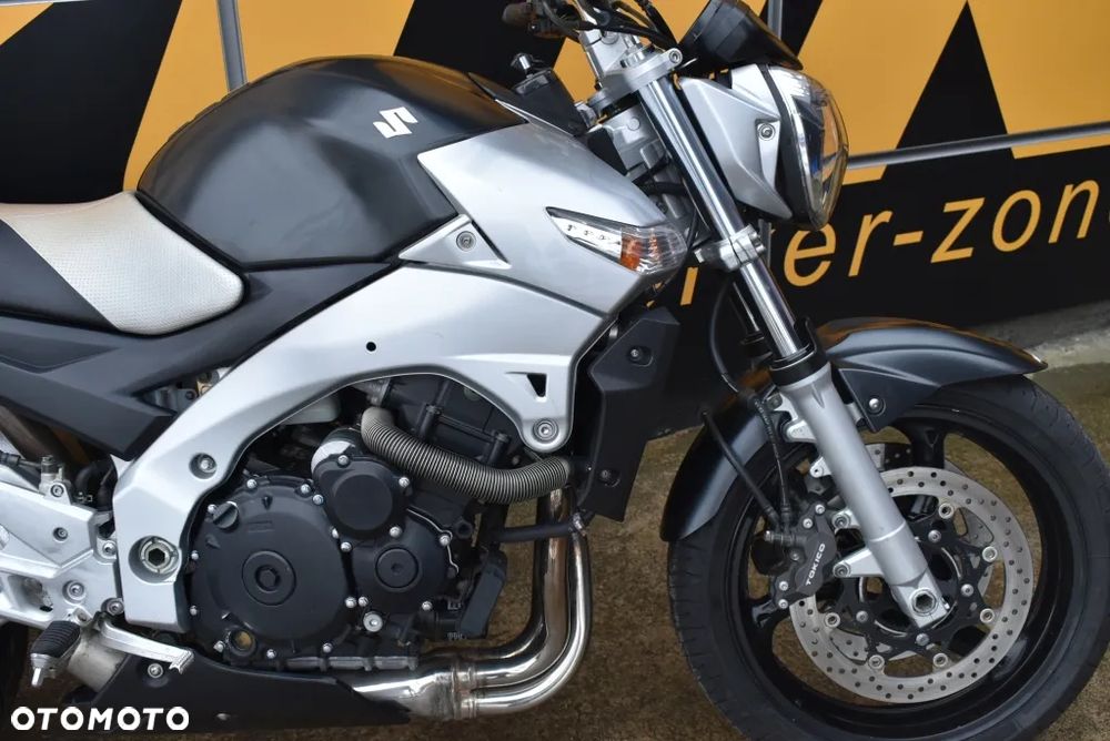 Suzuki GSR - 5