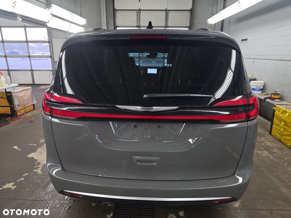 Chrysler Pacifica - 6