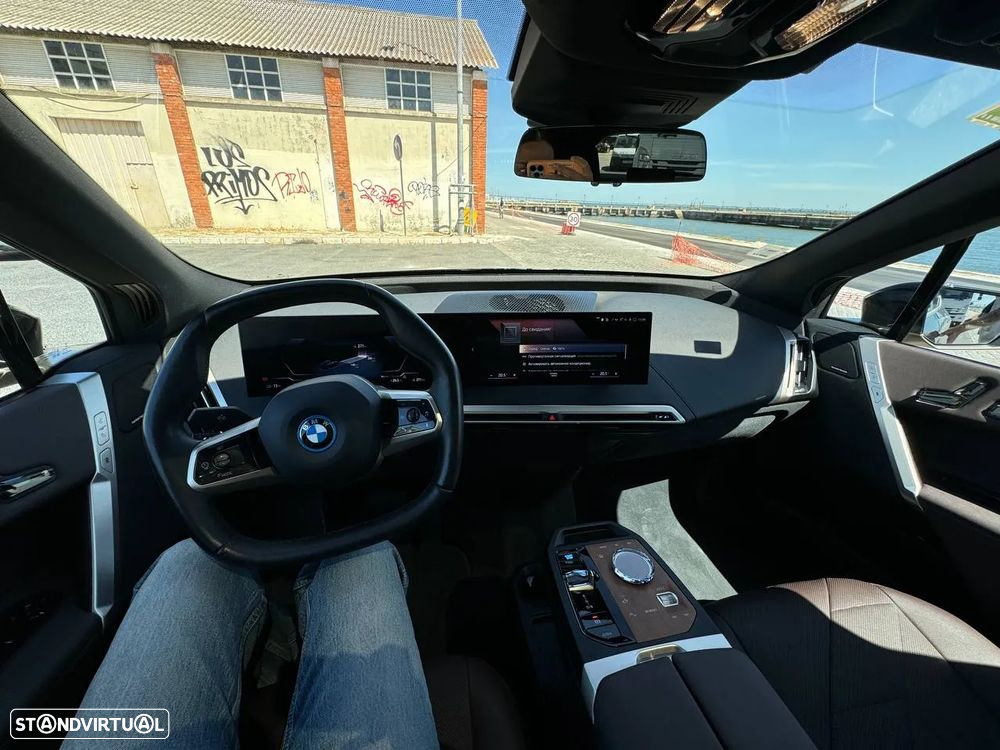 BMW iX xDrive 40 Pack Desportivo - 7