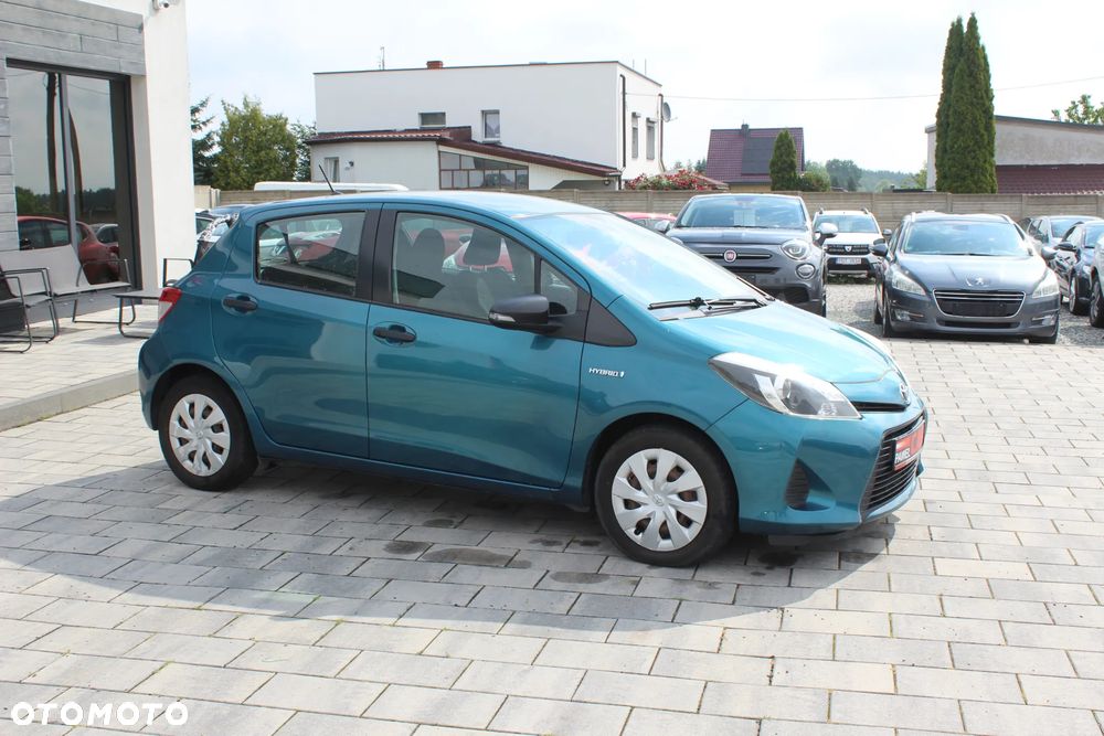 Toyota Yaris Hybrid 100 Premium - 12