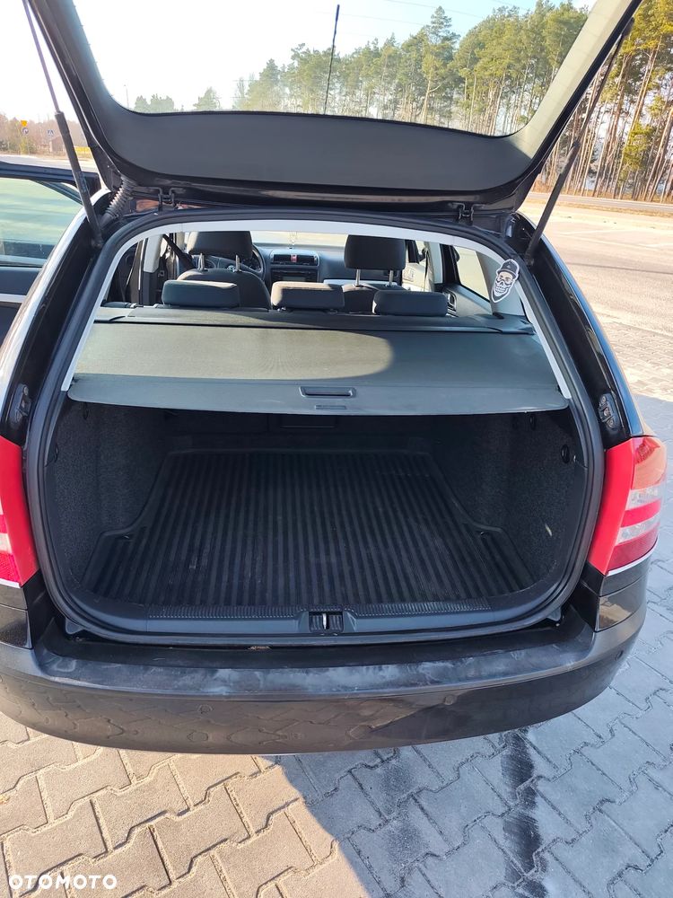 Skoda Octavia 1.6 FSI Ambiente - 10