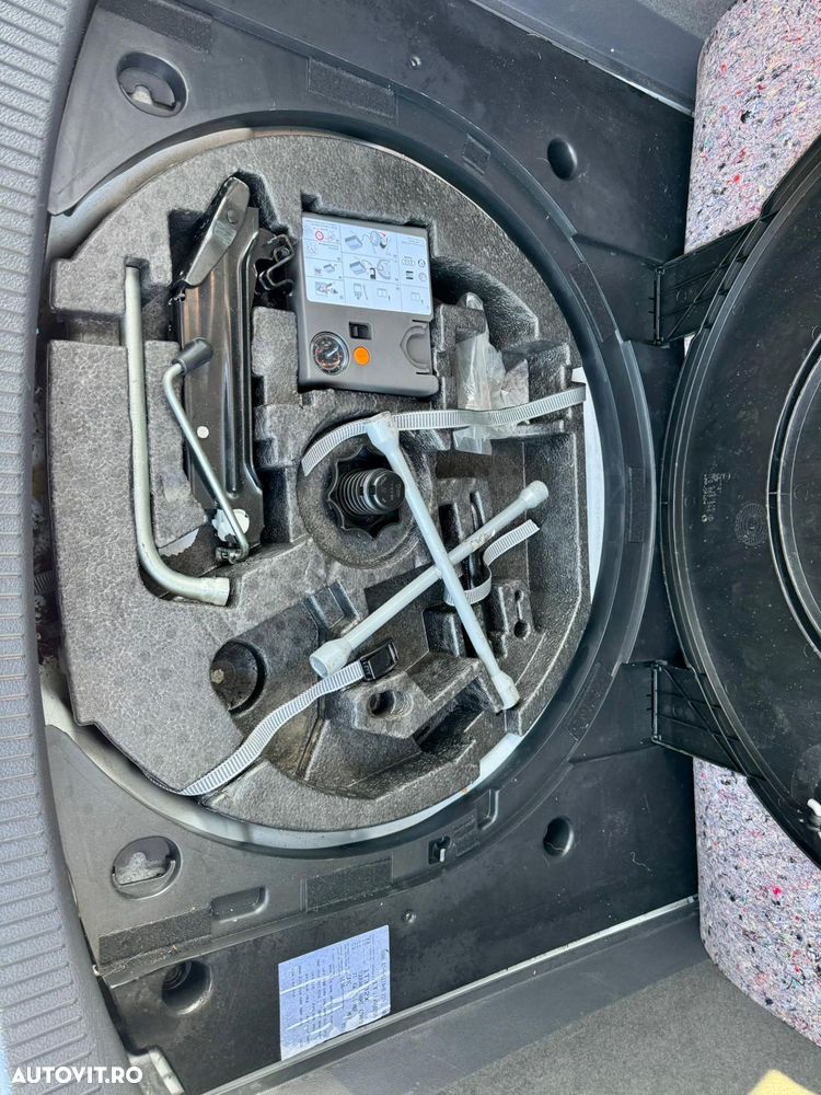 Volkswagen Touran 1.6 TDI DPF BlueMotion Technology Comfortline - 40