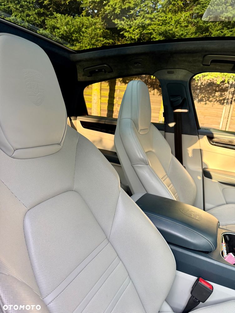 Porsche Cayenne - 21