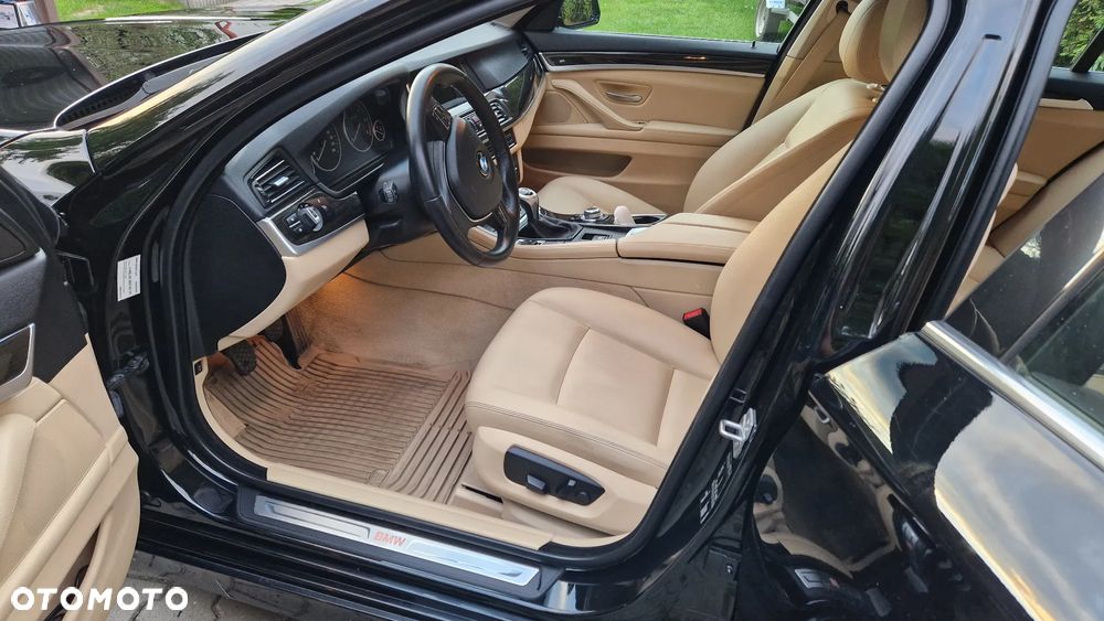 BMW Seria 5 525d Luxury Line - 19