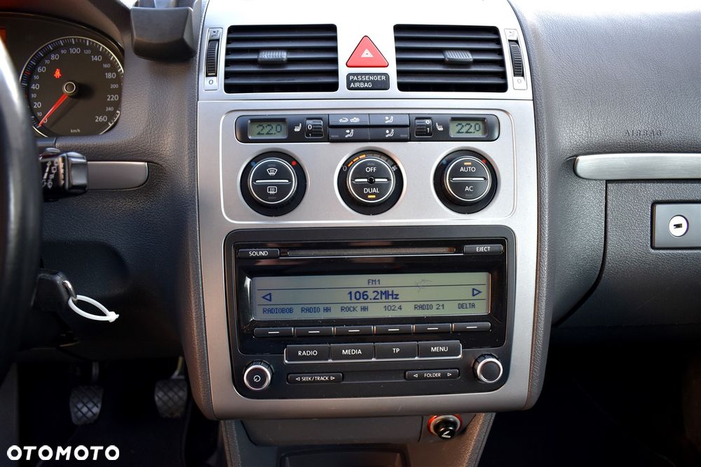 Volkswagen Touran 2.0 TDI DPF Highline - 26