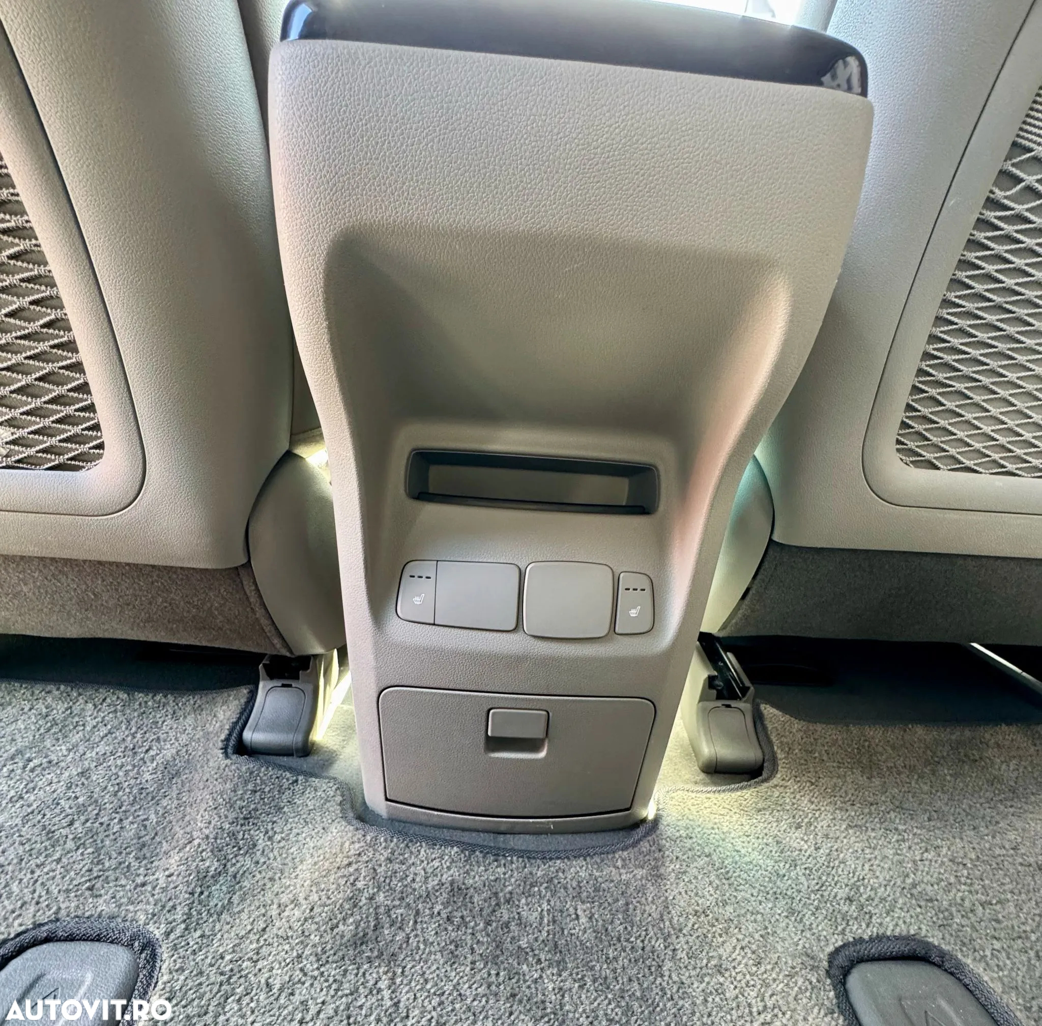 Kia Carnival - 16