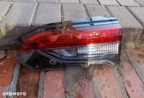 TOYOTA RAV4 19-21 LAMPA PRAWA TYŁ TYLNA KLAPA - 1