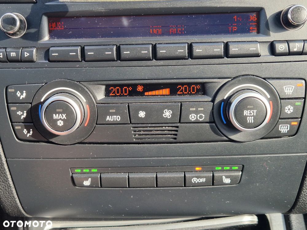 BMW Seria 1 120i - 12