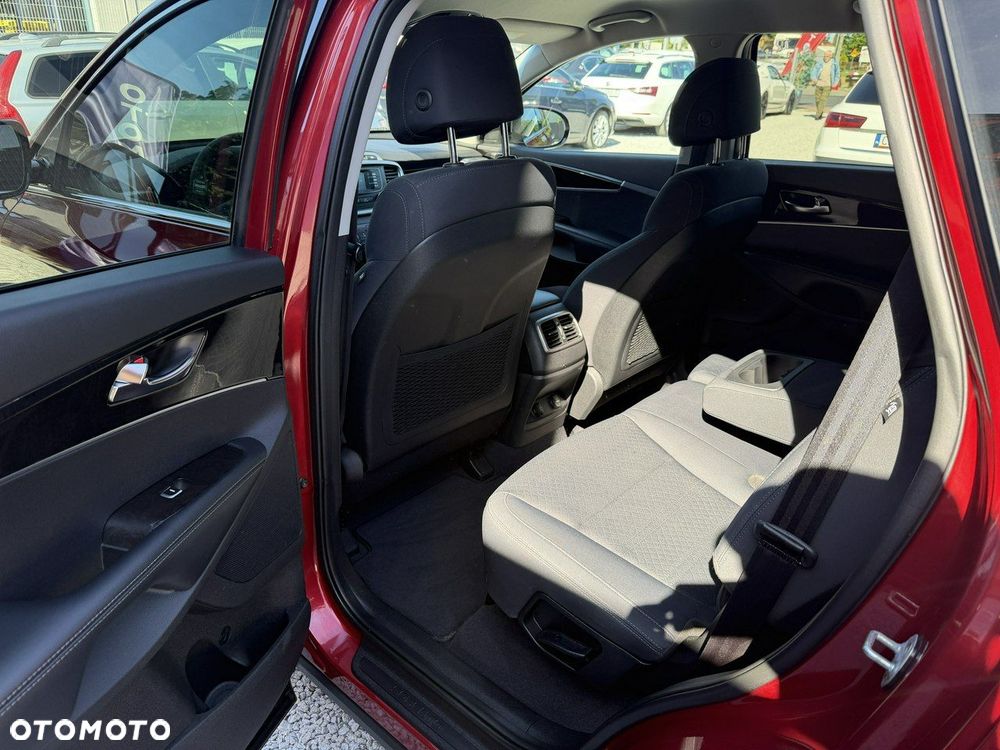 Kia Sorento - 25