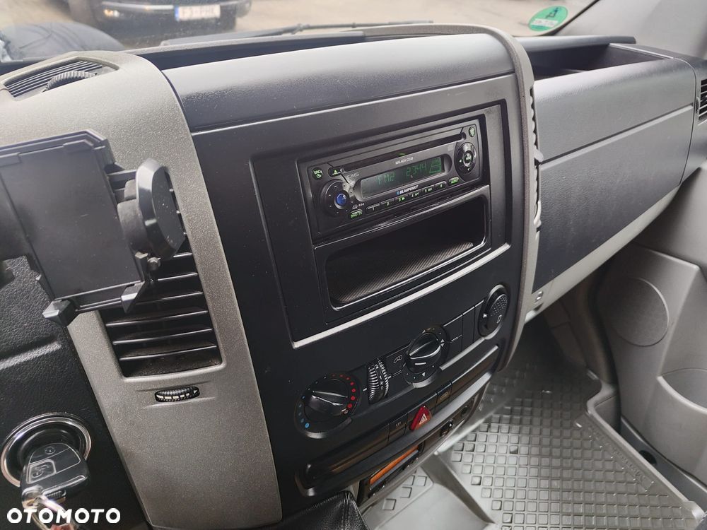 Mercedes-Benz Sprinter - 16