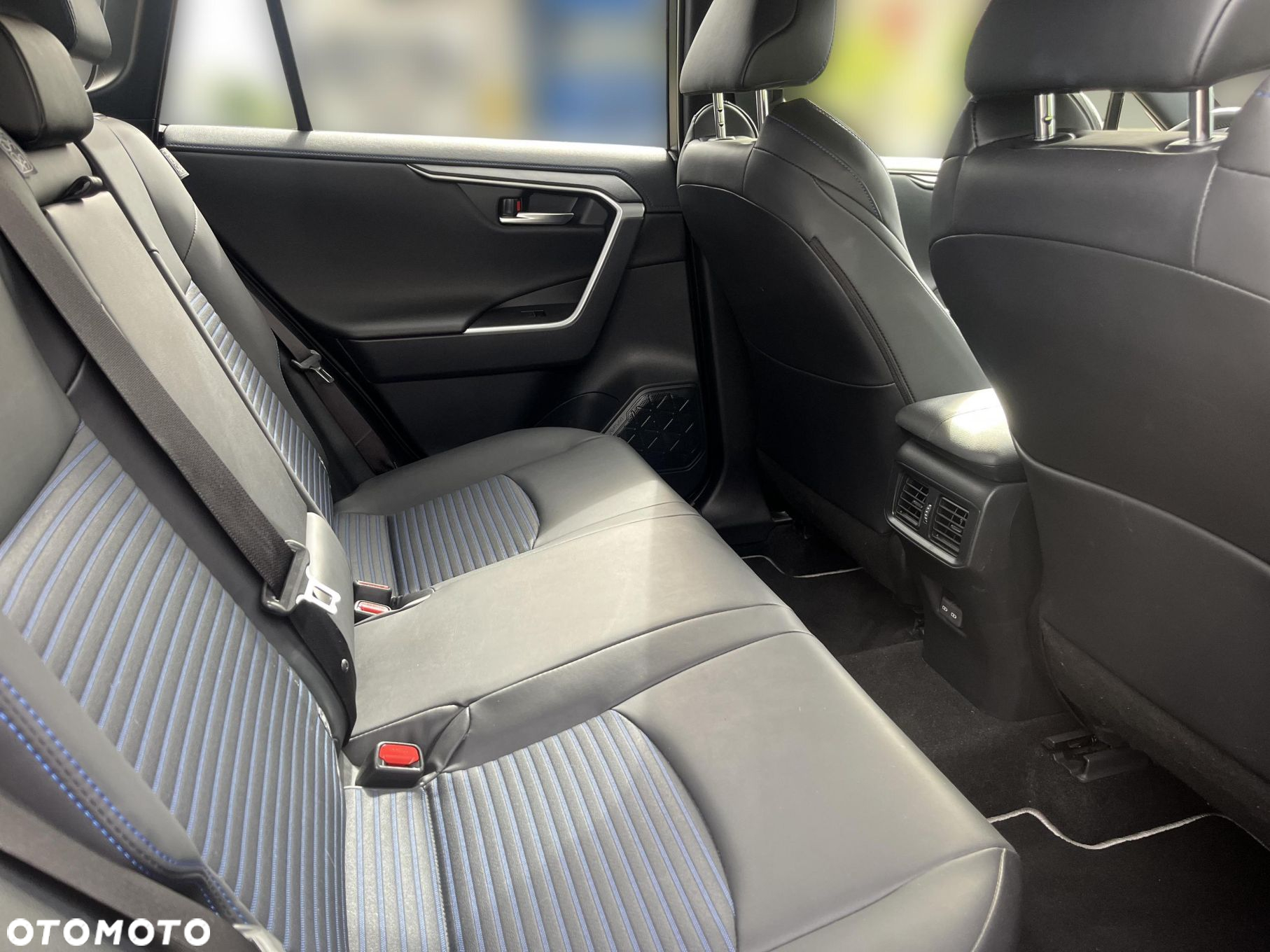 Toyota RAV4 - 10