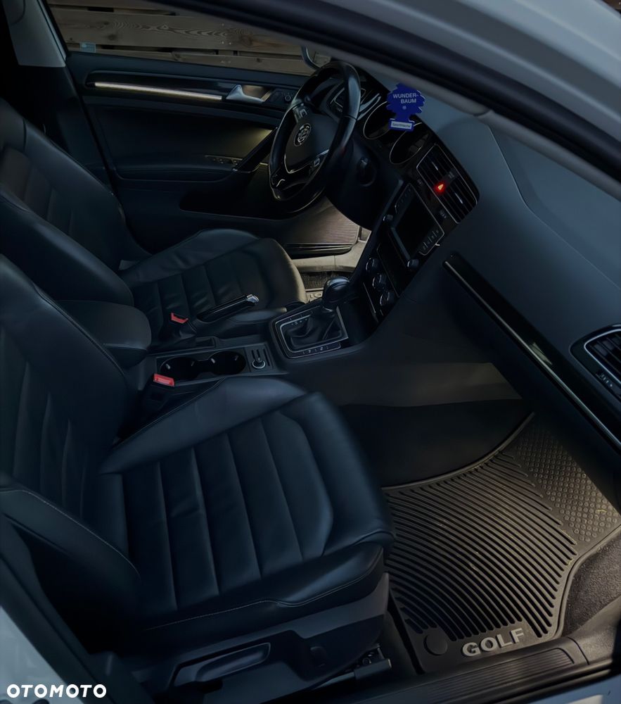 Volkswagen Golf - 26