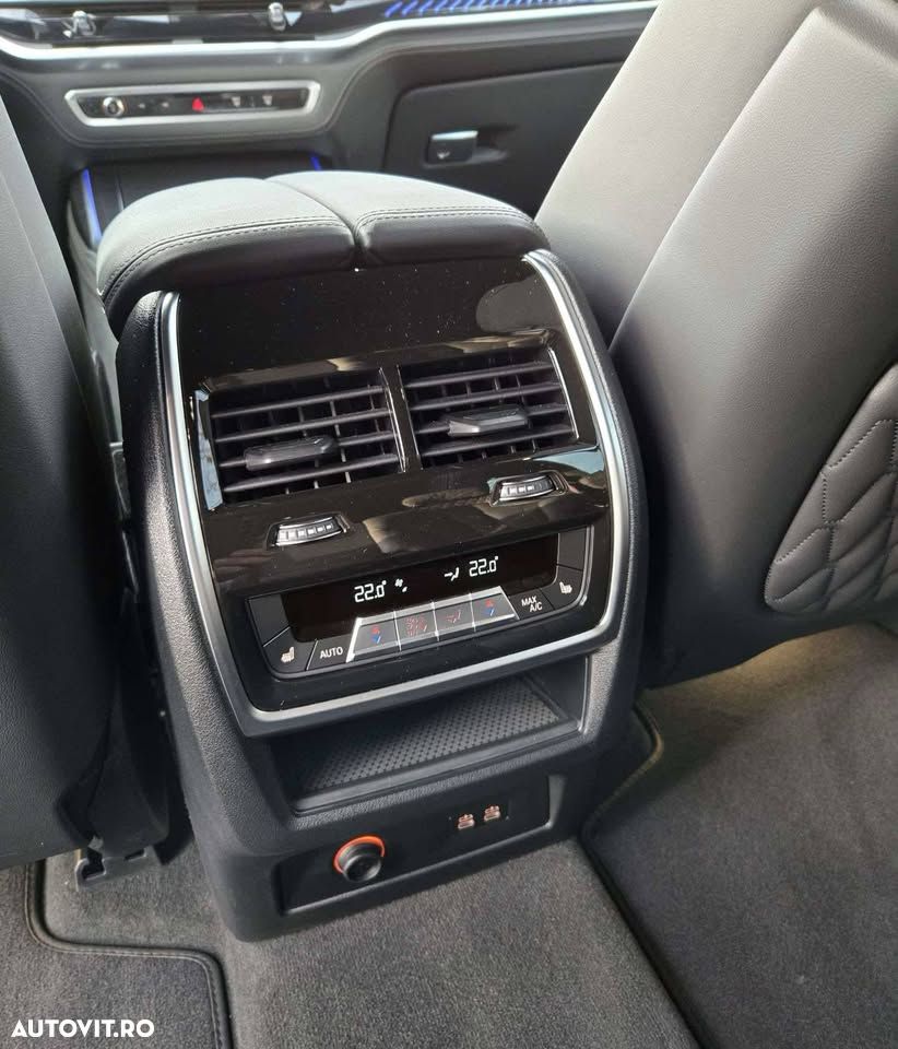 BMW X7 M60i xDrive AT MHEV - 4