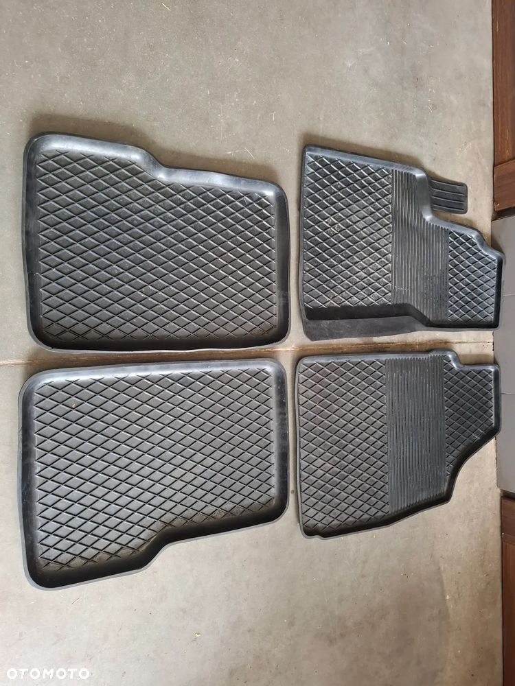 Zestaw dywaników gumowych Fiat 500 2024 rok - 1