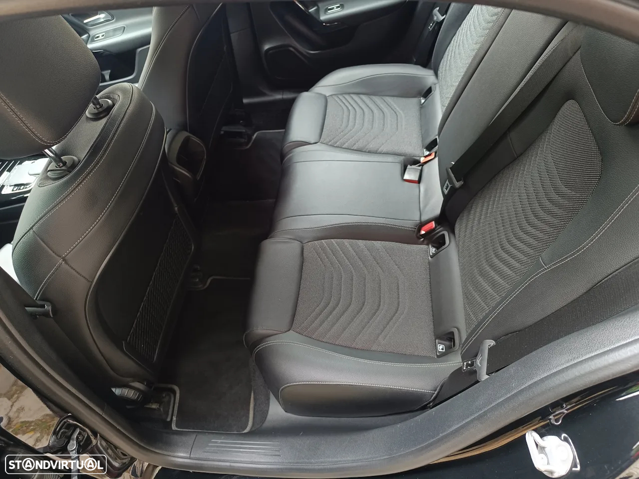 Mercedes-Benz A 200 7G-DCT Progressive - 17