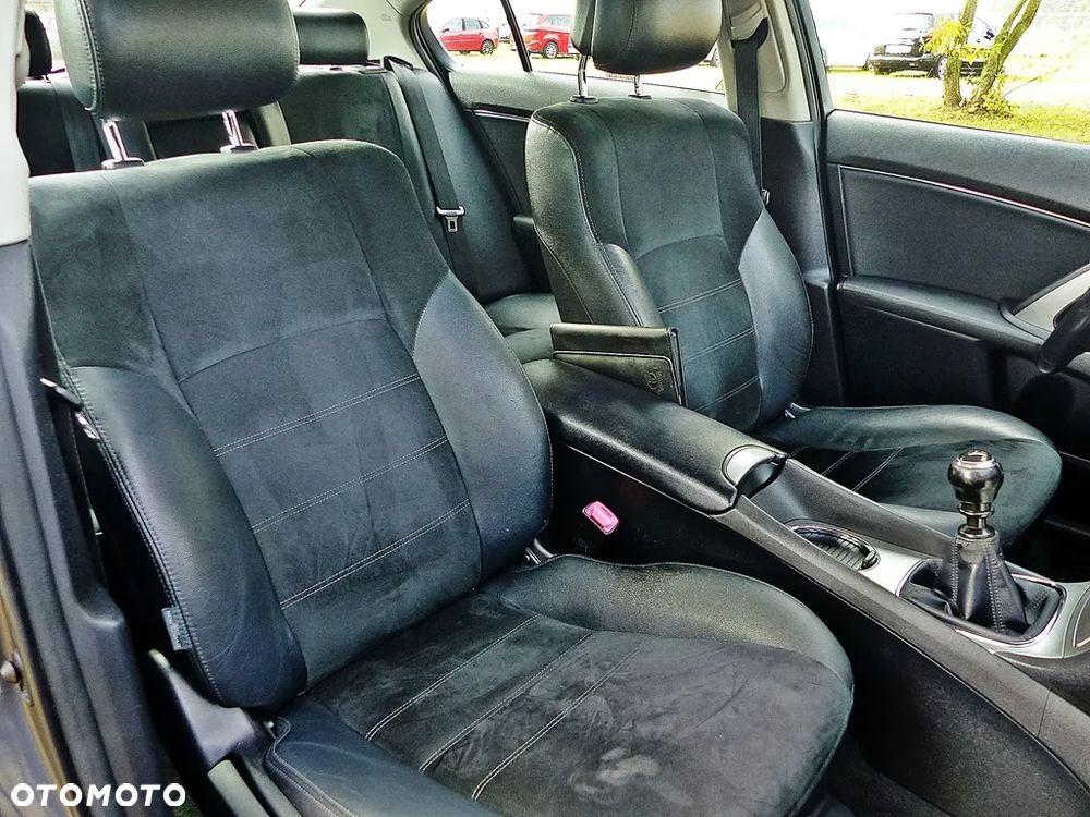 Toyota Avensis 1.8 Premium - 27