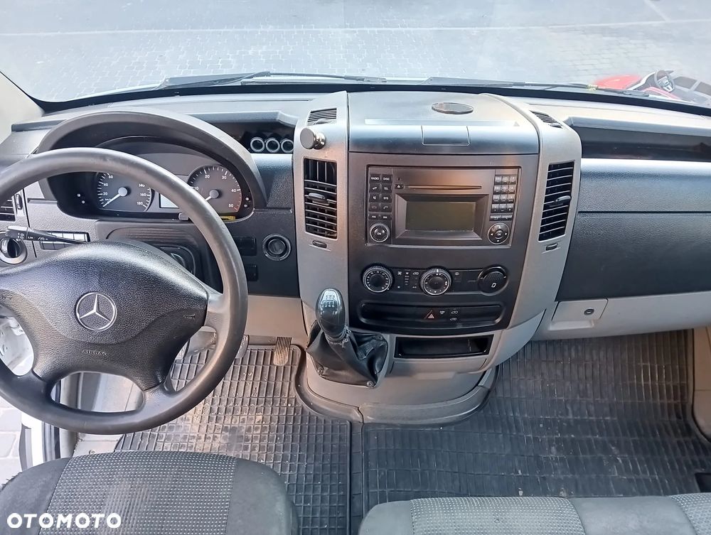 Mercedes-Benz Sprinter - 12