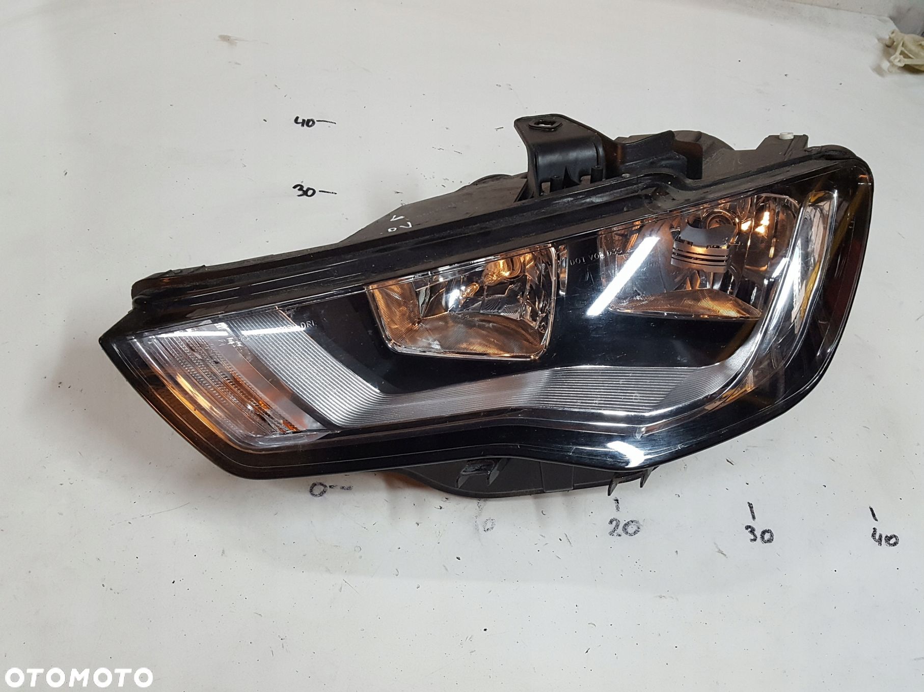 AUDI A3 8V 13-16r LAMPA LEWA PRZÓD ANGLIK - 1