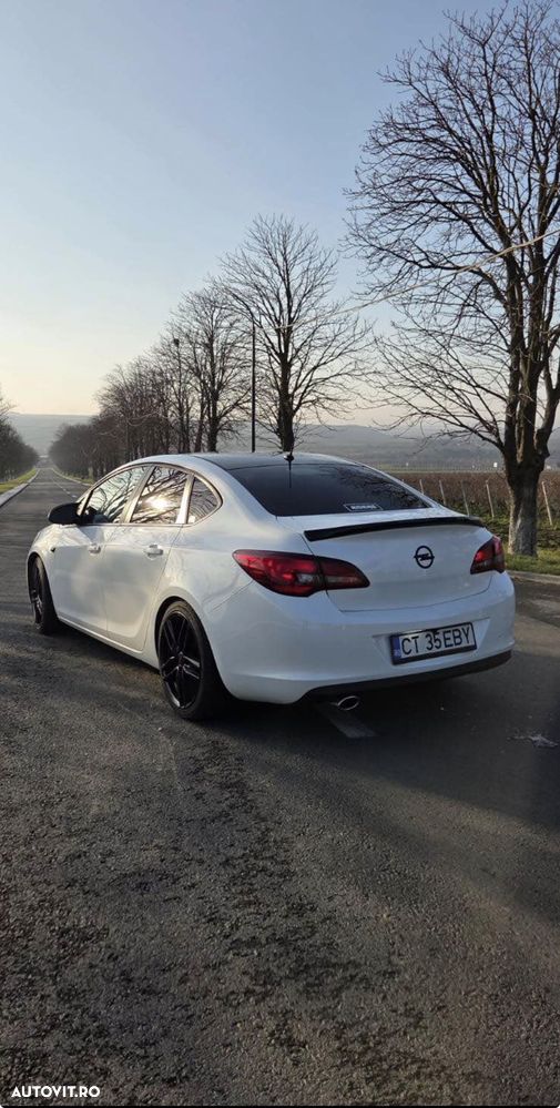 Opel Astra 1.4 Turbo ECOTEC Selection - 4