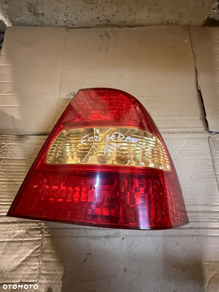 Lampy tył Toyota Corolla E12 sedan 01-04r. - 1
