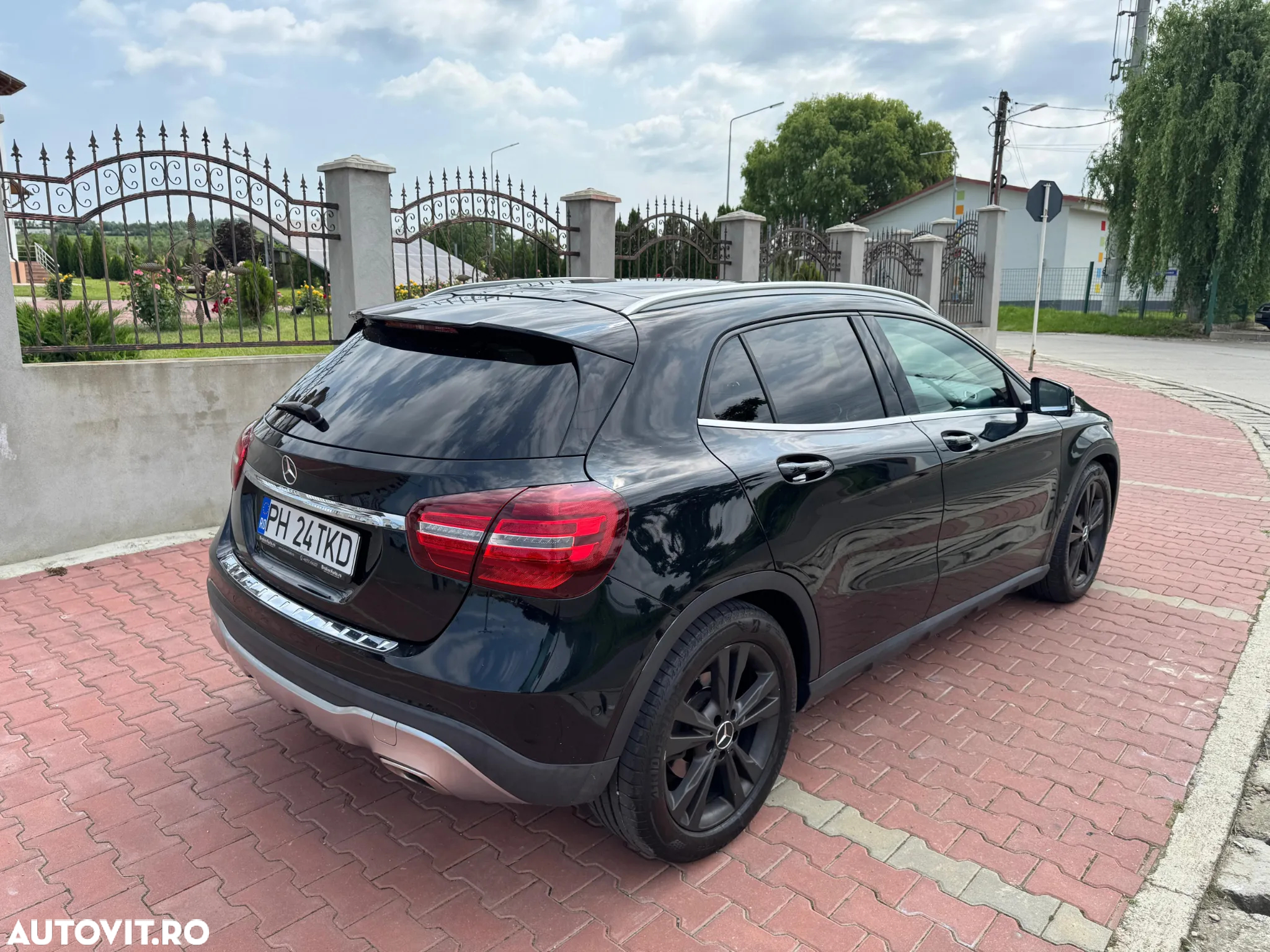 Mercedes-Benz GLA 250 4Matic 7G-DCT AMG Line - 3
