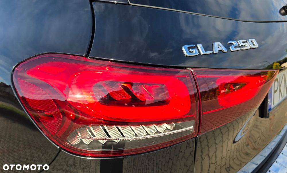Mercedes-Benz GLA 250 4Matic 8G-DCT Edition Progressive Line - 32