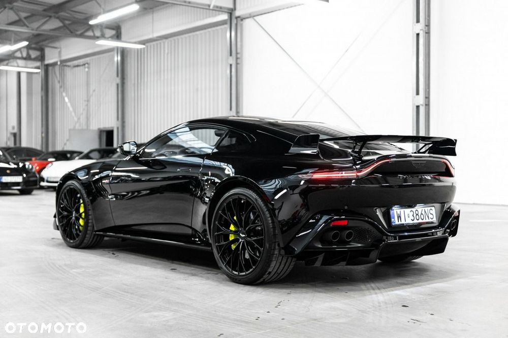 Aston Martin Vantage - 10