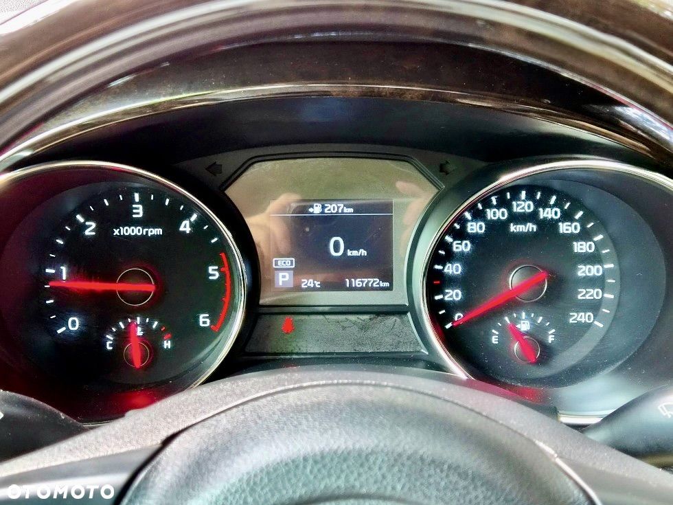 Kia Carnival - 26