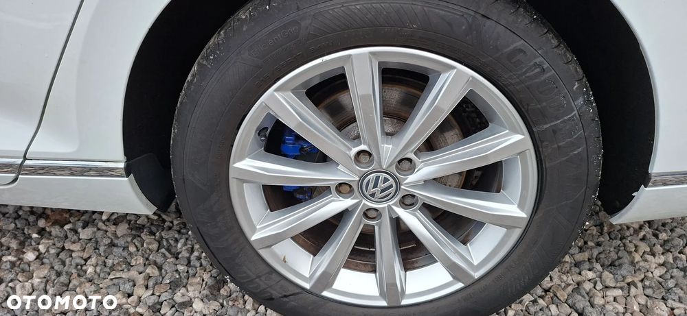Volkswagen Passat - 41