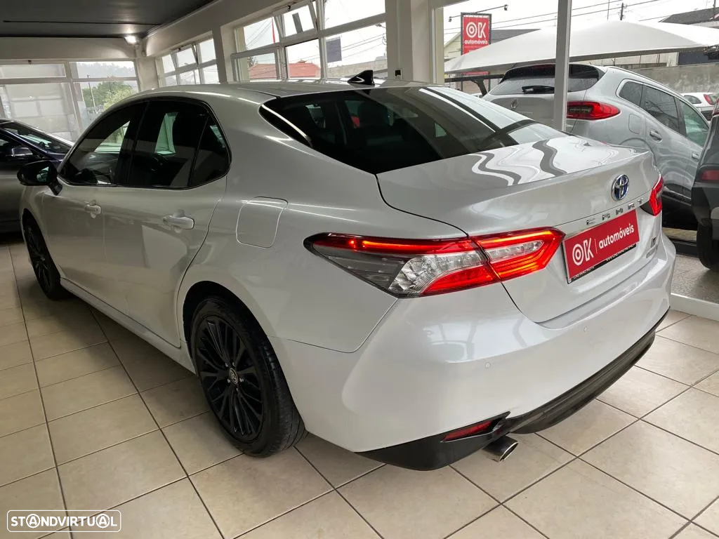 Toyota Camry 2.5 Hybrid Luxury - 23