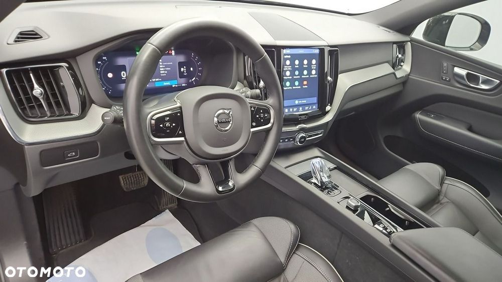 Volvo XC 60 B4 D AWD Plus Dark - 9