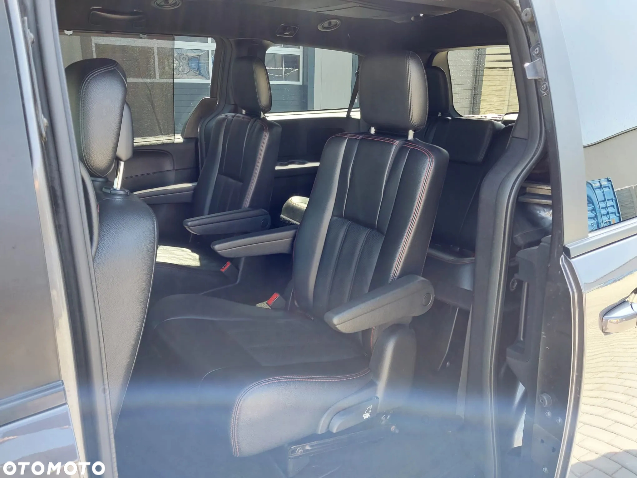 Dodge Grand Caravan - 10