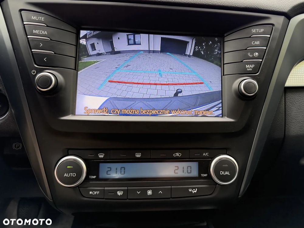 Toyota Avensis 1.8 Premium - 9