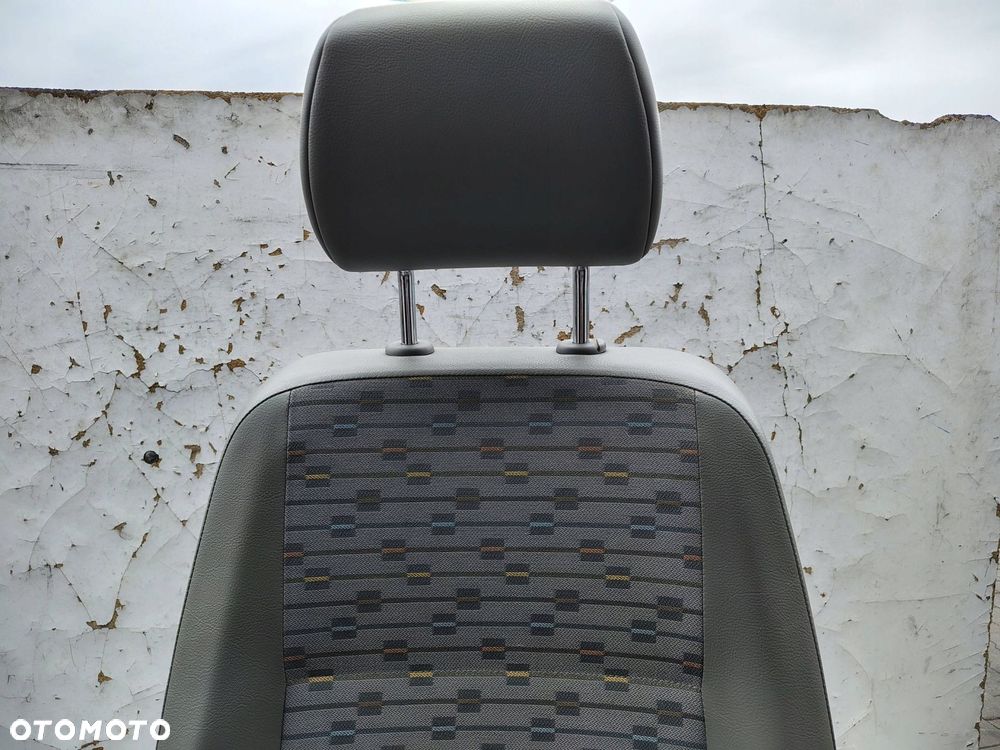 FOTEL PASAŻERA PRAWY PRZÓD Z PODSTAWĄ VOLKSWAGEN T5 - 2