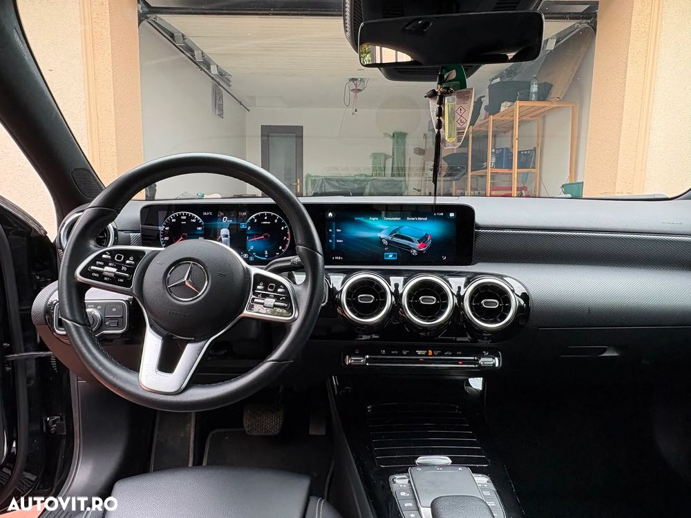 Mercedes-Benz A 180 7G-DCT Special Edition - 4