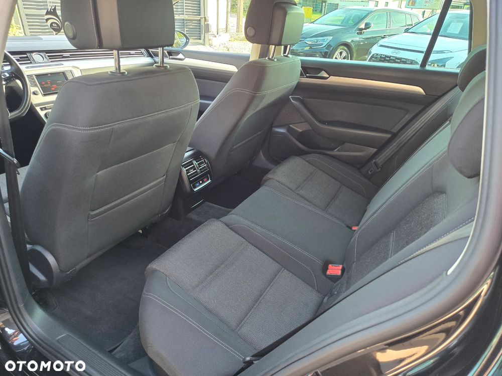 Volkswagen Passat 2.0 TDI SCR DSG Comfortline - 21