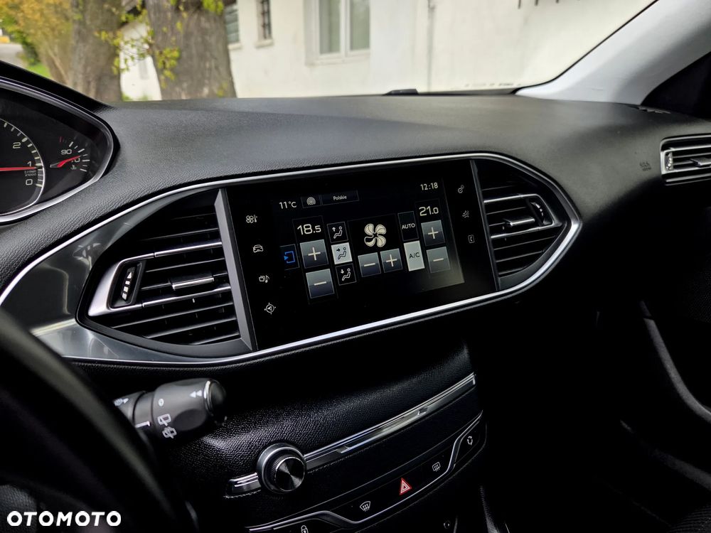 Peugeot 308 1.2 PureTech GPF Allure S&S - 31