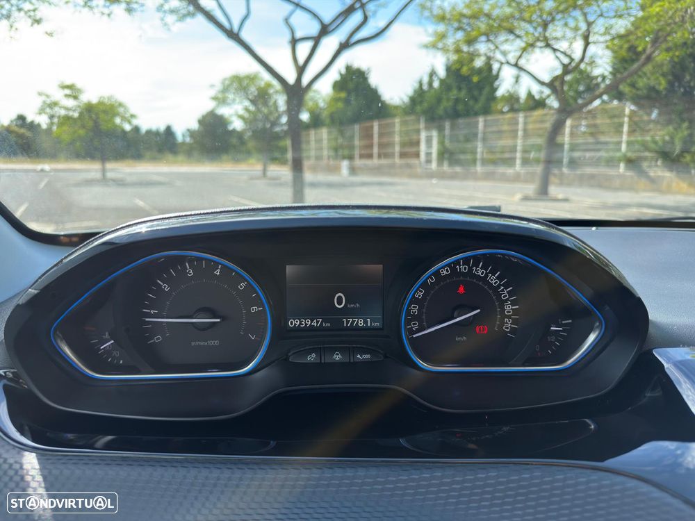 Peugeot 2008 1.2 PureTech Allure - 8