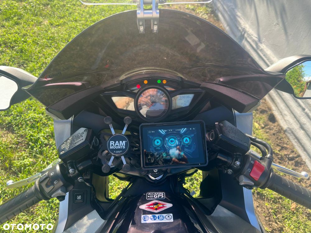 Honda VFR - 25