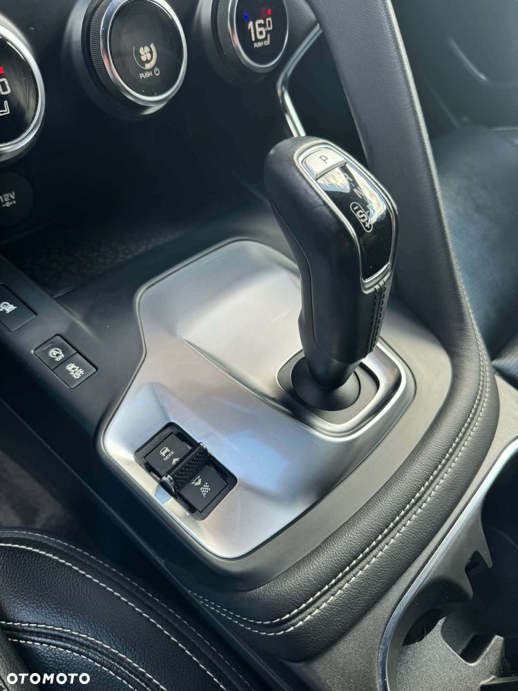 Jaguar E-Pace 2.0 i4D AWD R-Dynamic SE - 18