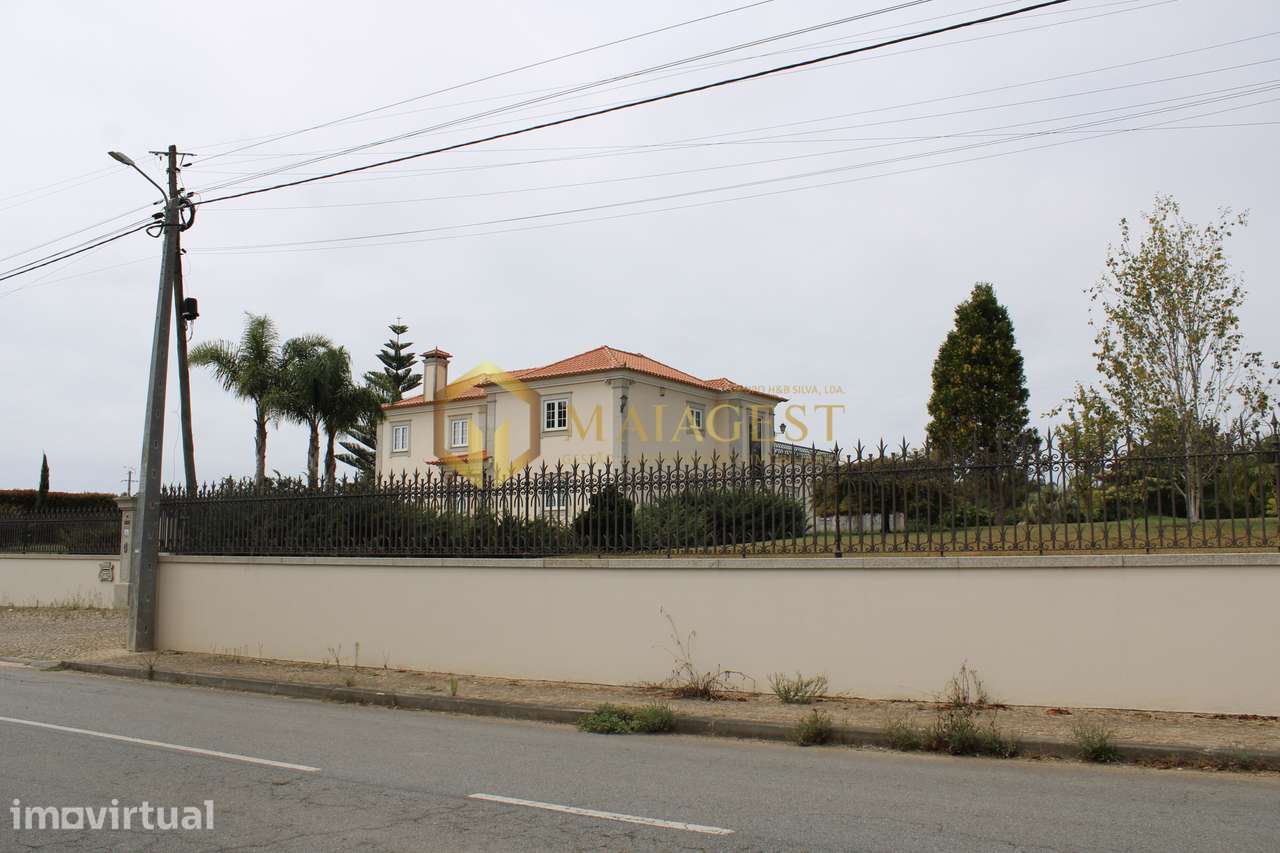 Moradia T3 Clássica com 8.450 m² de Terreno e Privacidade Total - Grande imagem: 3/59